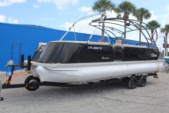 2019 Aloha 26' Paradise Arch Sport Tower L Group Seating