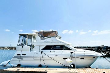 1997 Cruisers Yachts 3650 Aft Cabin
