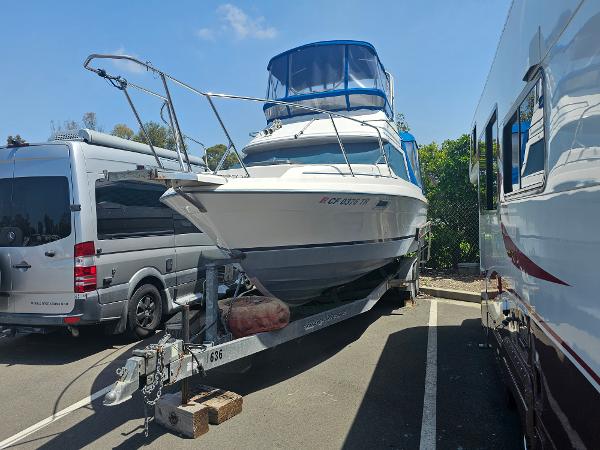 1992 Bayliner 2556 COMMAND BRIDGE