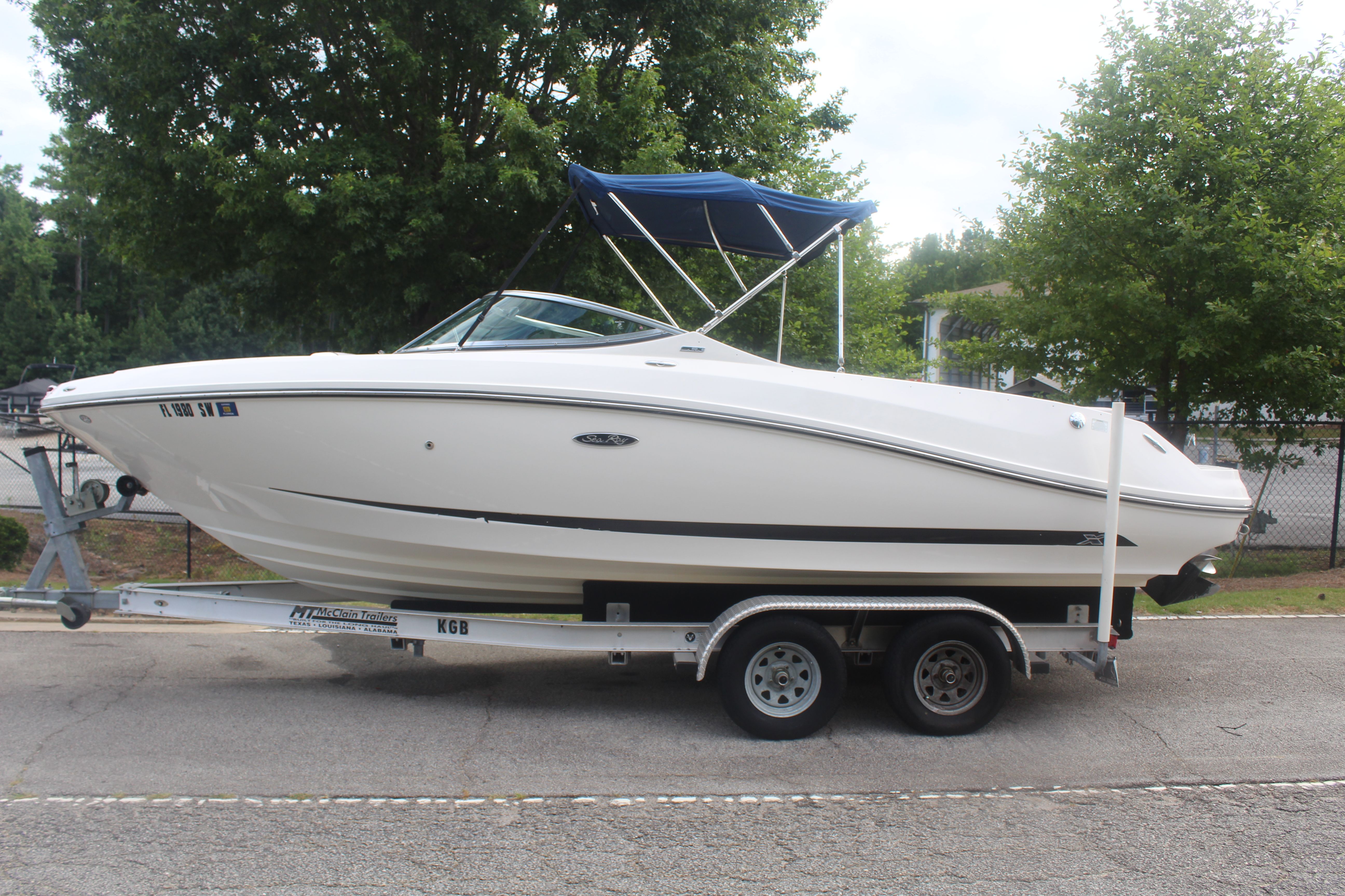 2011 Sea Ray 230 SLX