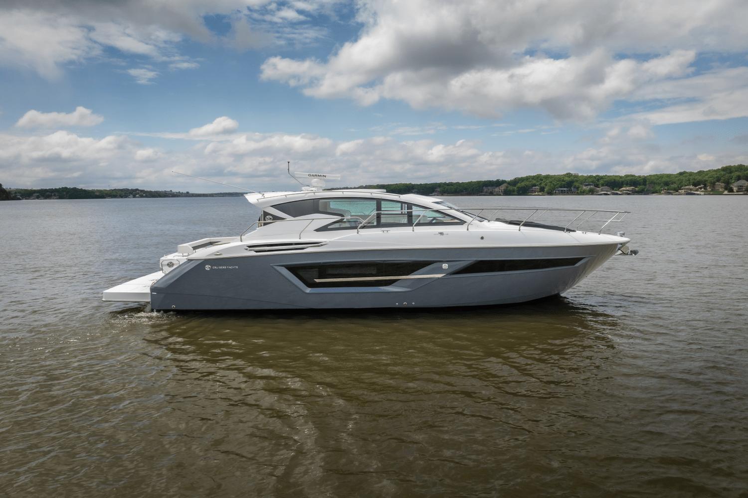 2025 Cruisers Yachts 46 Cantius