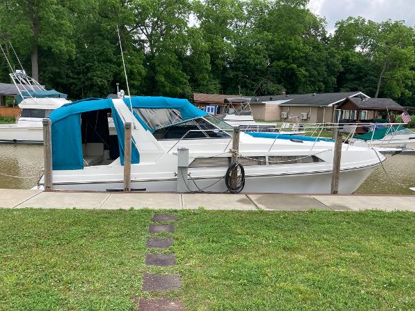 1988 Carver 3257 MONTEGO
