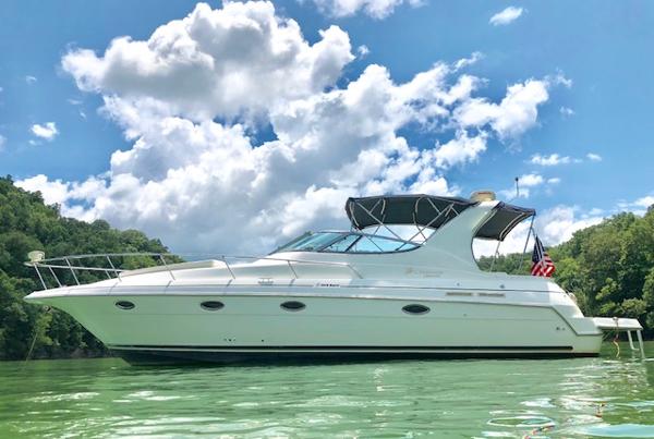 1999 Cruisers Yachts 3375 Esprit