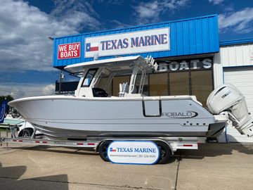 2025 Robalo R300 Center Console