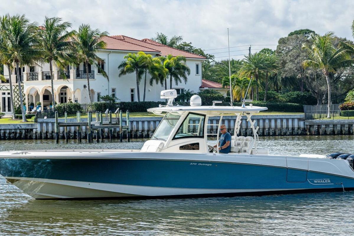 2011 Boston Whaler 370 Outrage