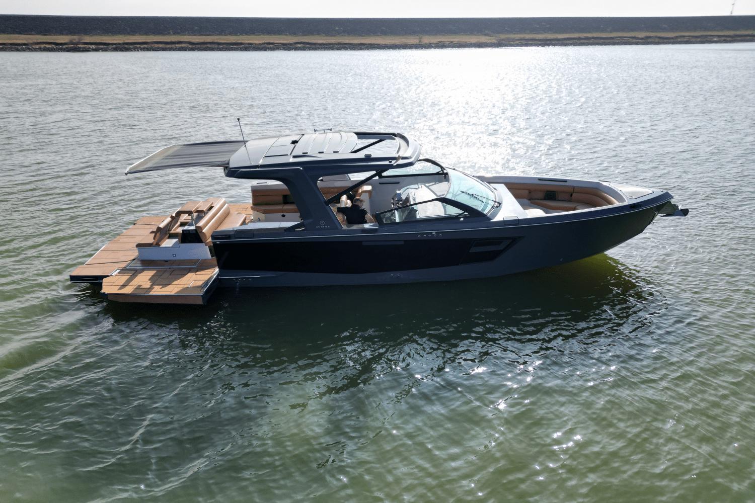 2022 Aviara AV40