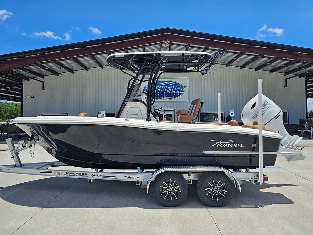 Pioneer 202 Islander 2025 Pioneer 202 Islander boat on trailer at Berkeley Outdoors dealership.
