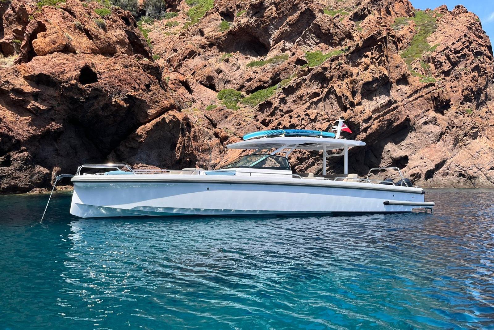 2023 Axopar 37 Sun Top