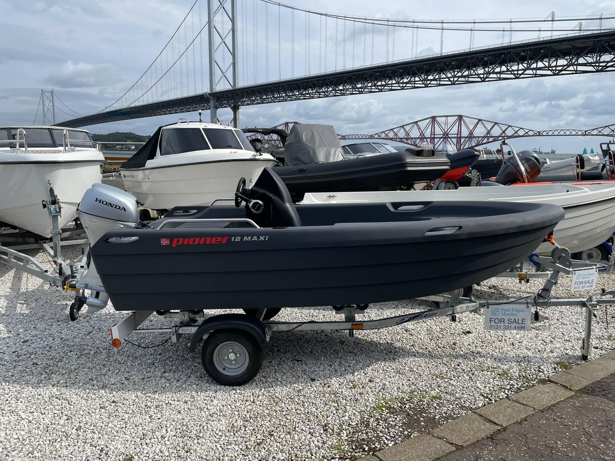 2025 Pioner 12 Maxi