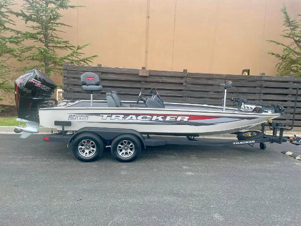 2025 Tracker Savage 215