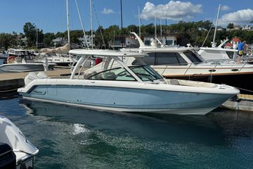 2022 Boston Whaler 320 Vantage