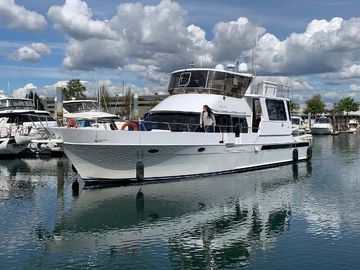 1991 TransWorld Cockpit Motoryacht