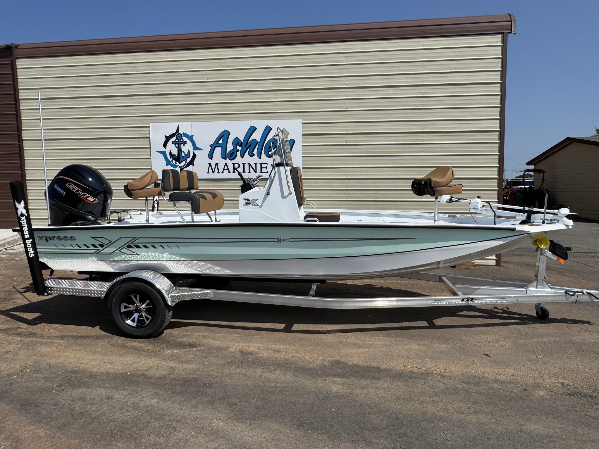 2026 Xpress H20B Bay