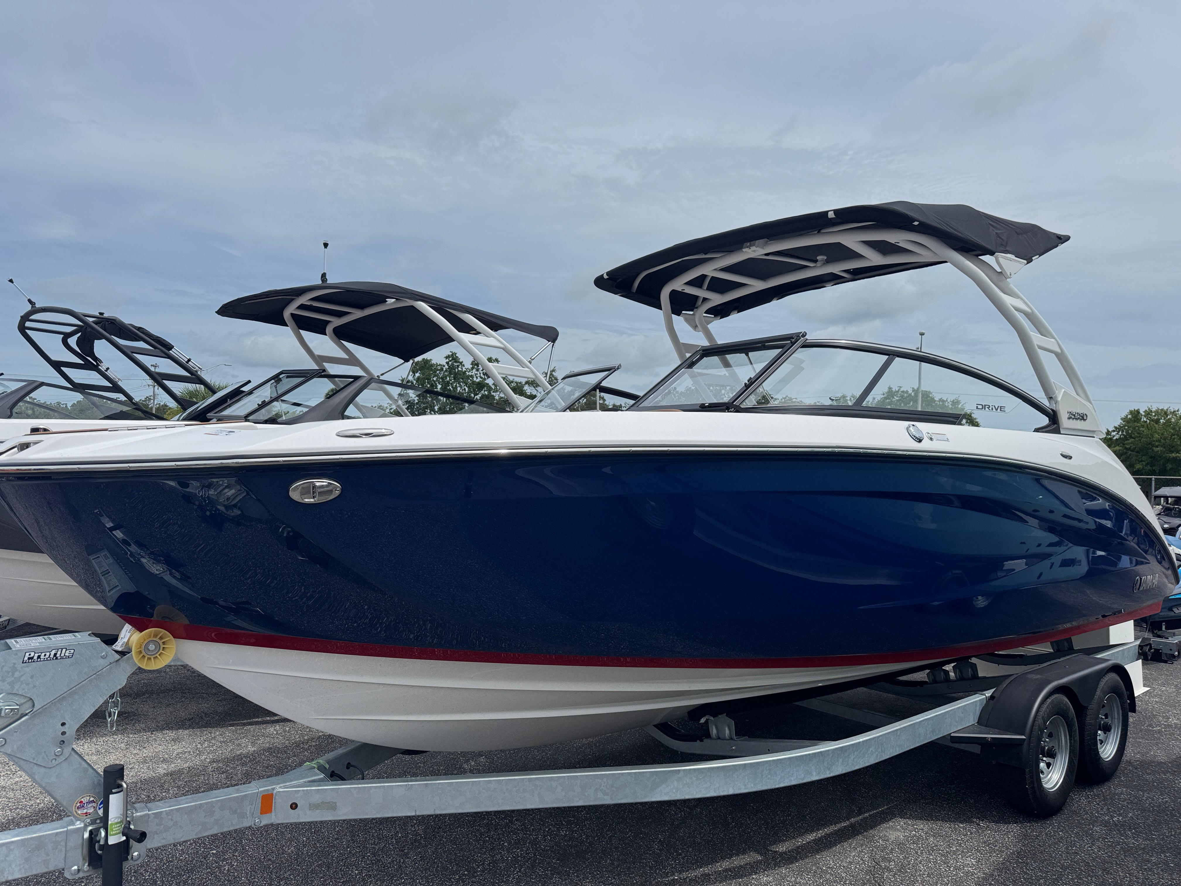 2025 Yamaha Boats 252SD
