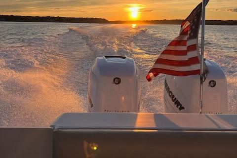 2006 Boston Whaler 320 Outrage Cuddy Cabin
