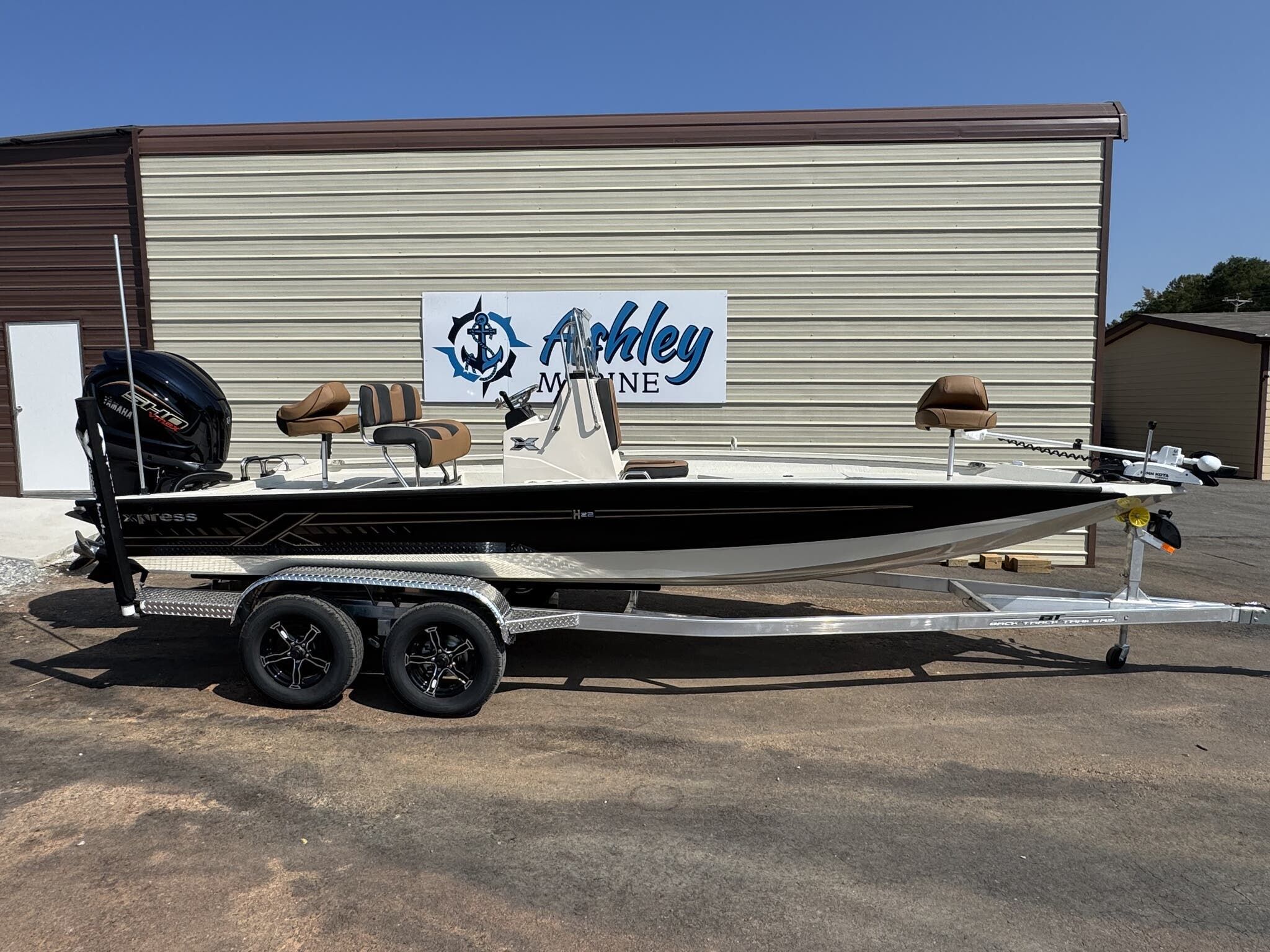 2026 Xpress H22B Bay