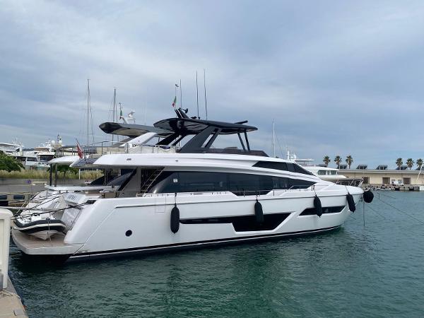 Ferretti Yachts 780