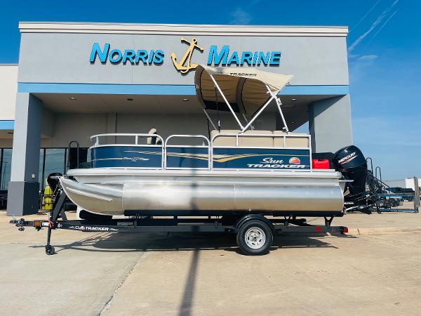 Sun Tracker Bass Buggy 16 XL Select 2025 Sun Tracker Bass Buggy 16 XL Select pontoon boat at Norris Marine dealership.