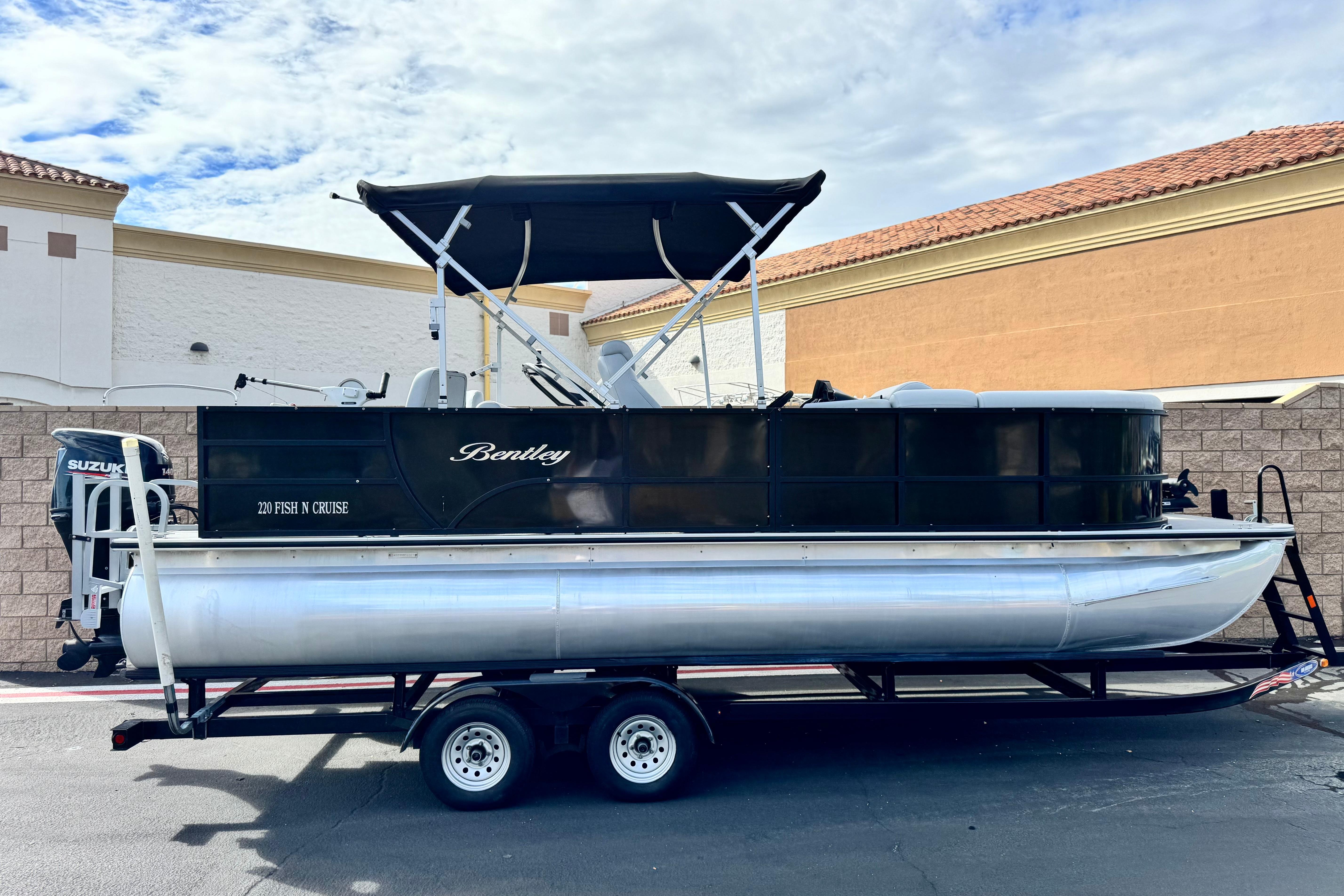 2021 Bentley Pontoons 220 Fish N Cruise