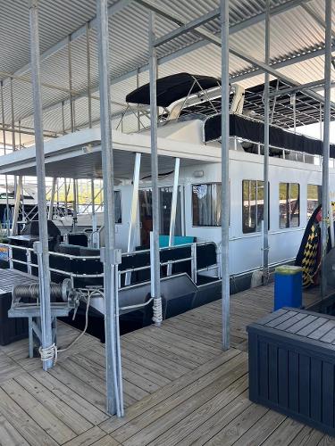 2008 Starlite Custom Houseboat