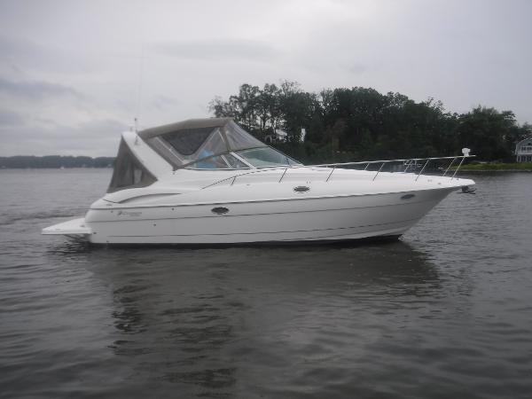 Cruisers Yachts 320 Express Starboard View