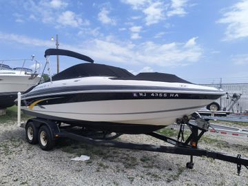 2007 Four Winns 240 Horizon
