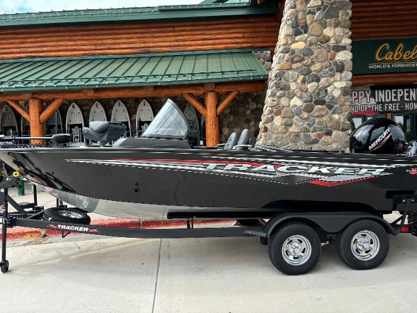 Tracker Targa V-19 Combo 2024 Tracker Targa V-19 Combo boat on trailer outside Cabela's store.