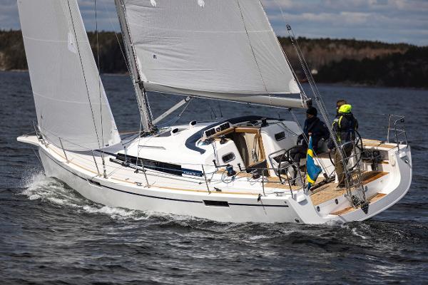 2025 Arcona 385