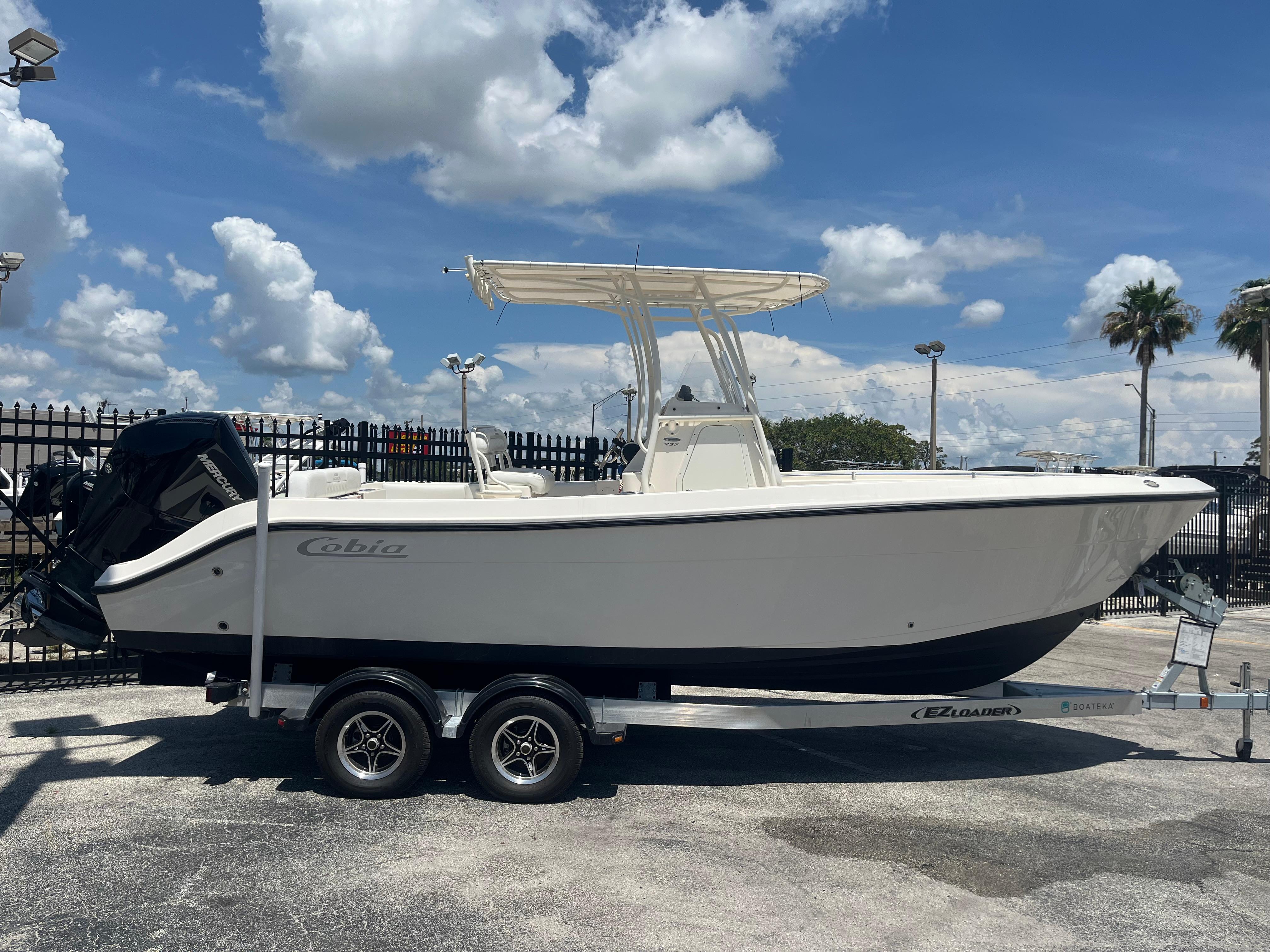 2021 Cobia 237 Center Console