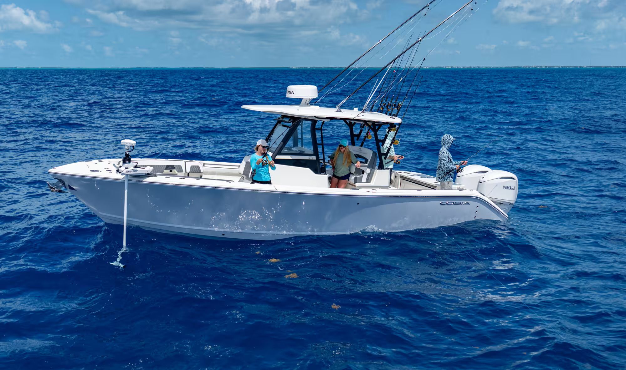 Cobia 305 Center Console