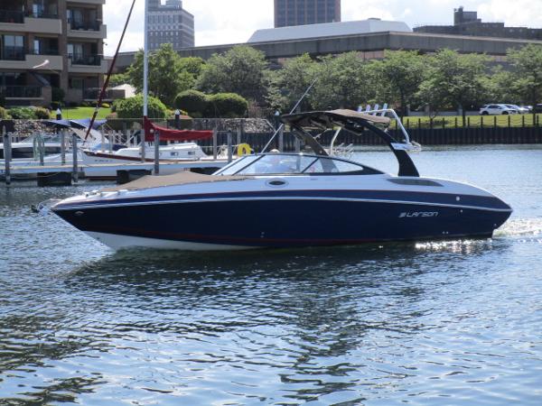 2017 Larson 292 LXI