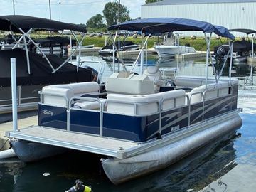 2004 SunChaser 820 Cruise