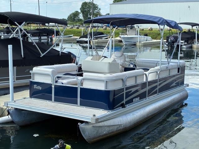 2004 SunChaser 820 Cruise
