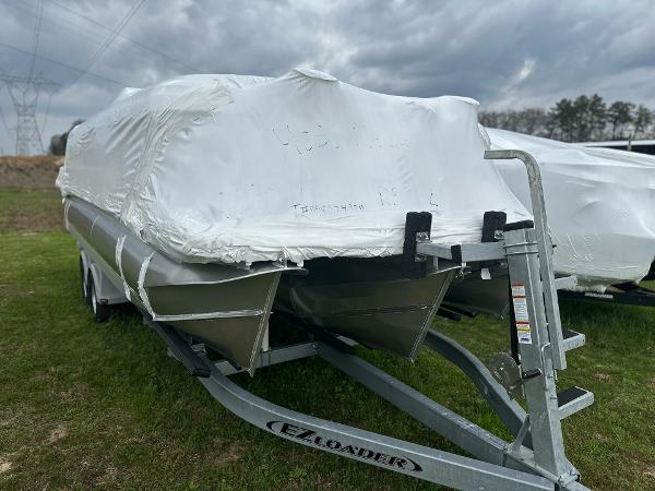 Manitou 22 Aurora Cruise 2024 Manitou 22 CRUISE pontoon boat covered on EZ Loader trailer.