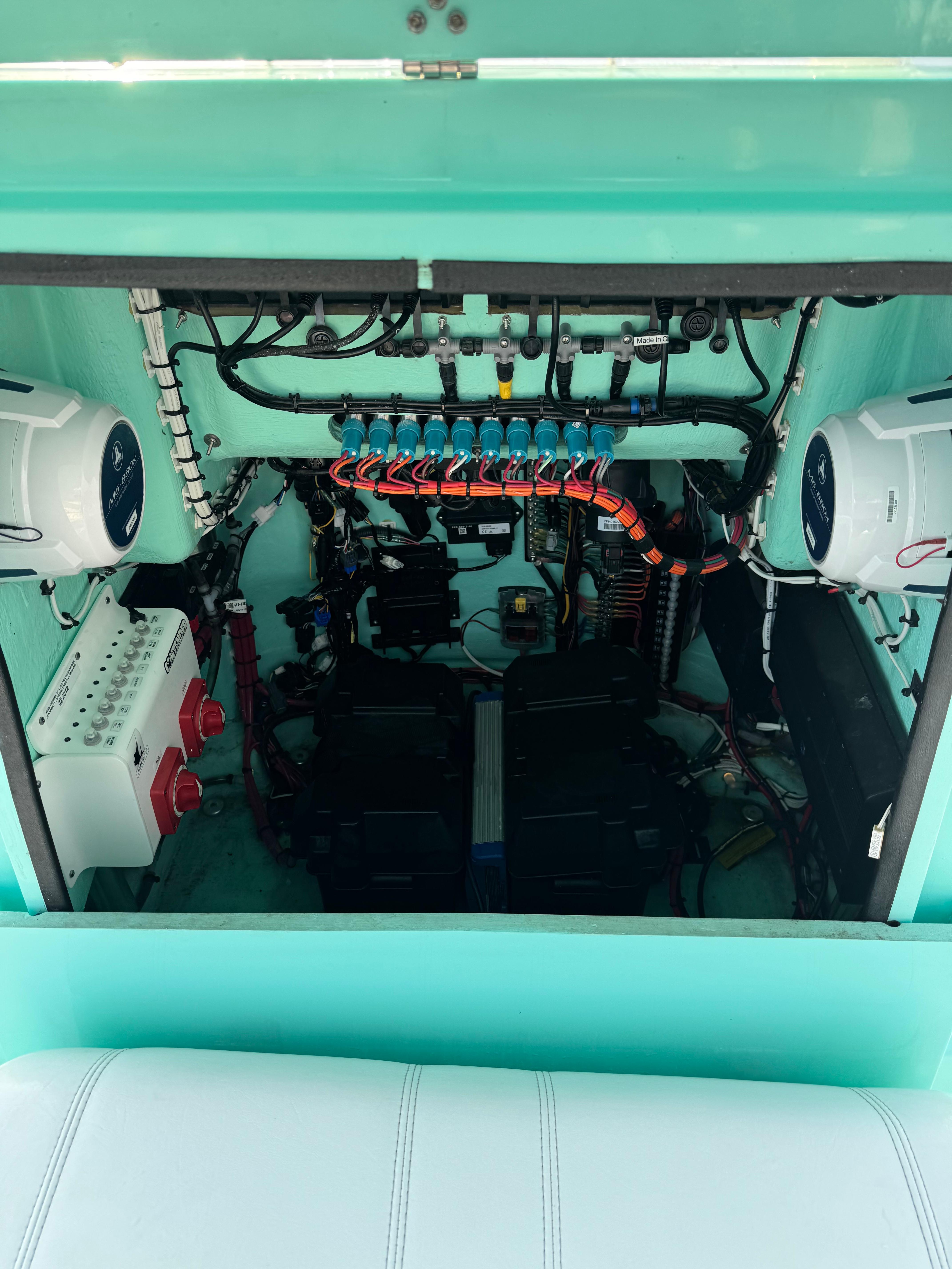 2024 Contender 25 BAY BOAT