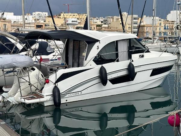 2019 Beneteau Antares 9