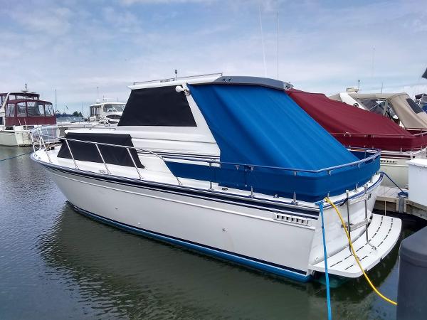Marinette 28 Express 1987 Marinette 28 Express for Sale by Great Lakes Boats and Brokerage 440 221 9001 