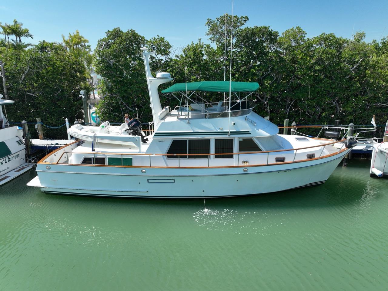 Ocean Alexander 456 Classicco 1991 Ocean Alexander 456 Classicco yacht docked in serene marina setting.