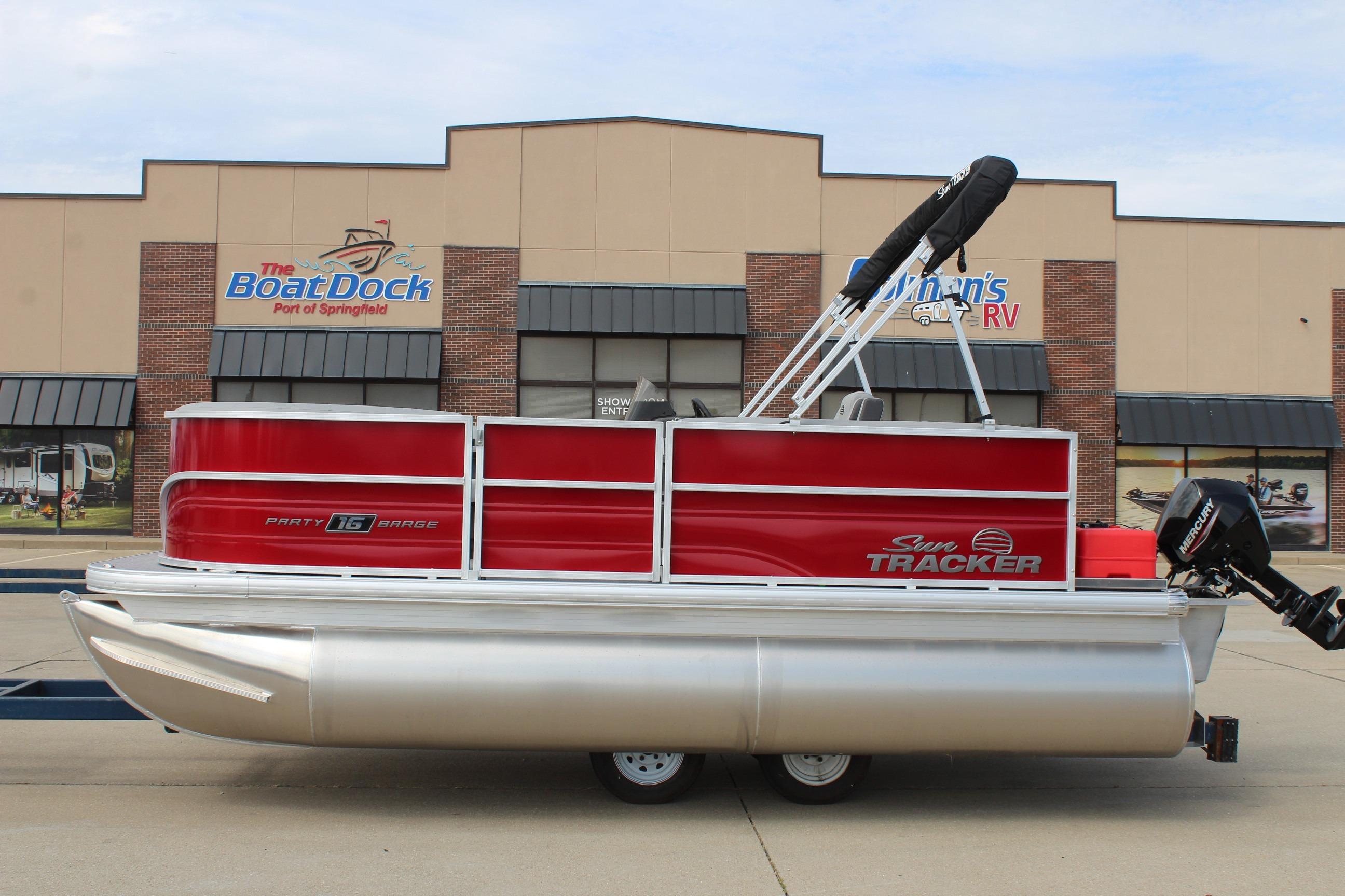 2026 Sun Tracker Party Barge 16 DLX