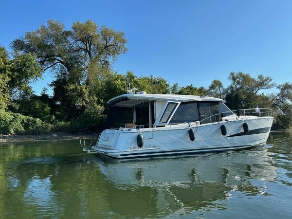 2021 Greenline 39 Hybrid