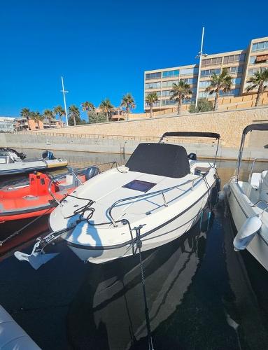 2022 Quicksilver Activ 755 Sundeck