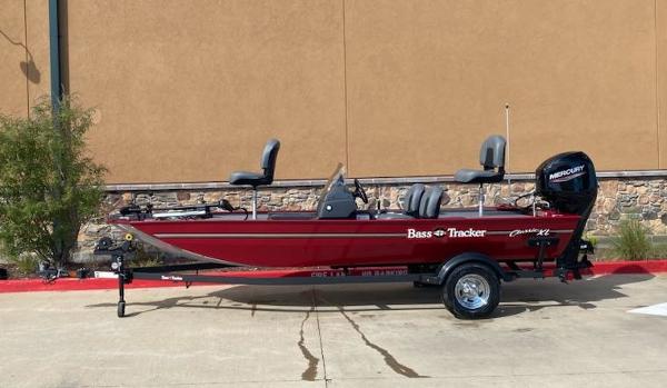 Tracker Bass Tracker Classic XL 2025 Tracker Bass Tracker Classic XL boat on trailer, red exterior, parked outdoors.