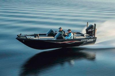 Crestliner 1850 Bass Hawk Pedestal Boat