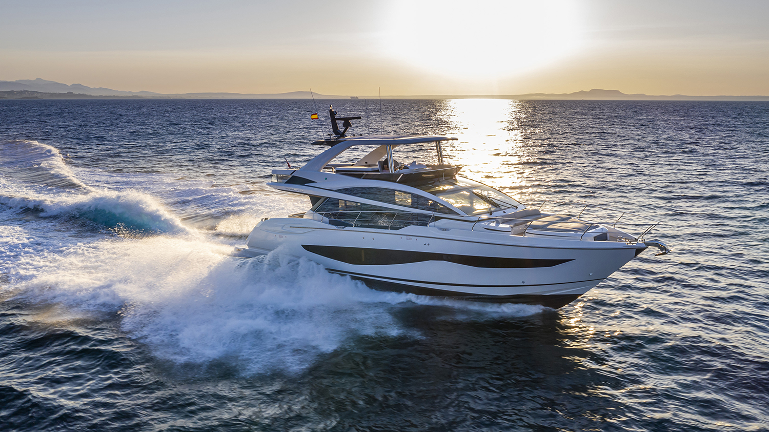 Pearl 72 Yacht Review - Power & Motoryacht