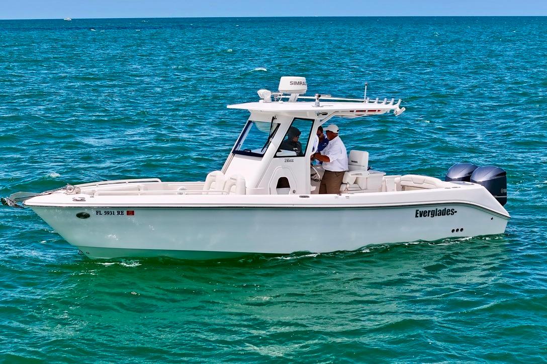2015 Everglades 295 Center Console