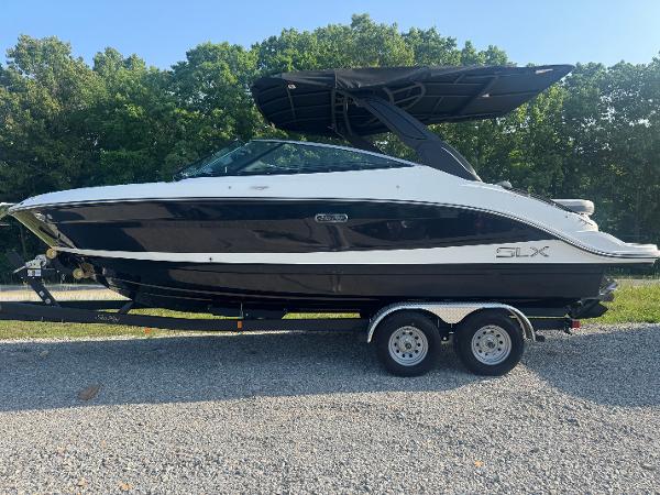 2025 Sea Ray SLX 260