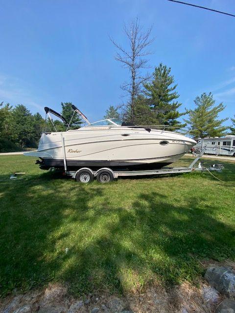 Rinker 250 Fiesta Vee EC Image 1