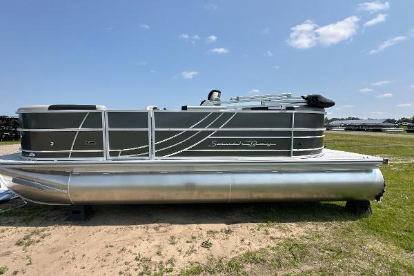 South Bay 220RSLE 2025 South Bay 220RSLE pontoon boat on grassy area under clear sky.