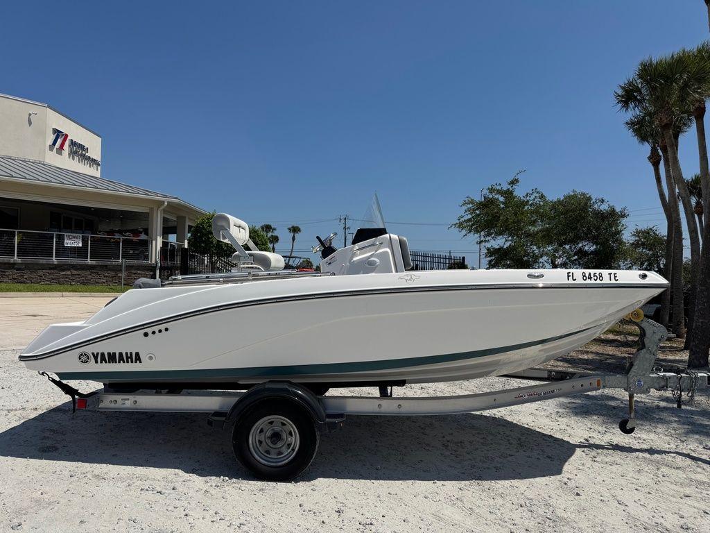2022 Yamaha Boats 195 FSH® DELUXE