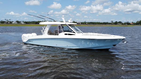 2020 Boston Whaler 350 Realm